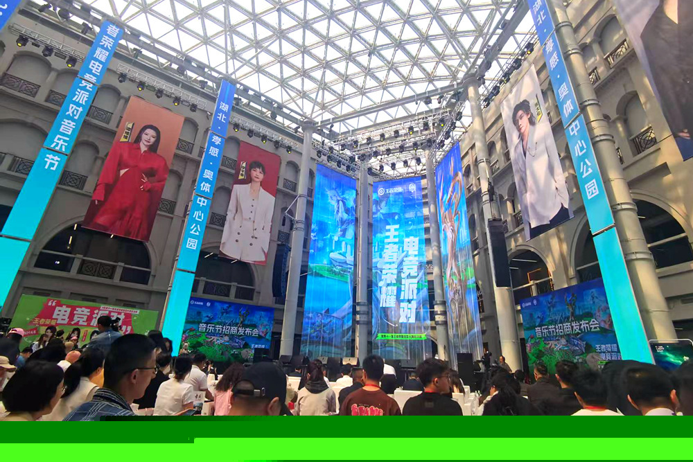 拿下强敌WBG后，BLG众人聚餐吃日料：绿毛在场，主教练Tabe比心